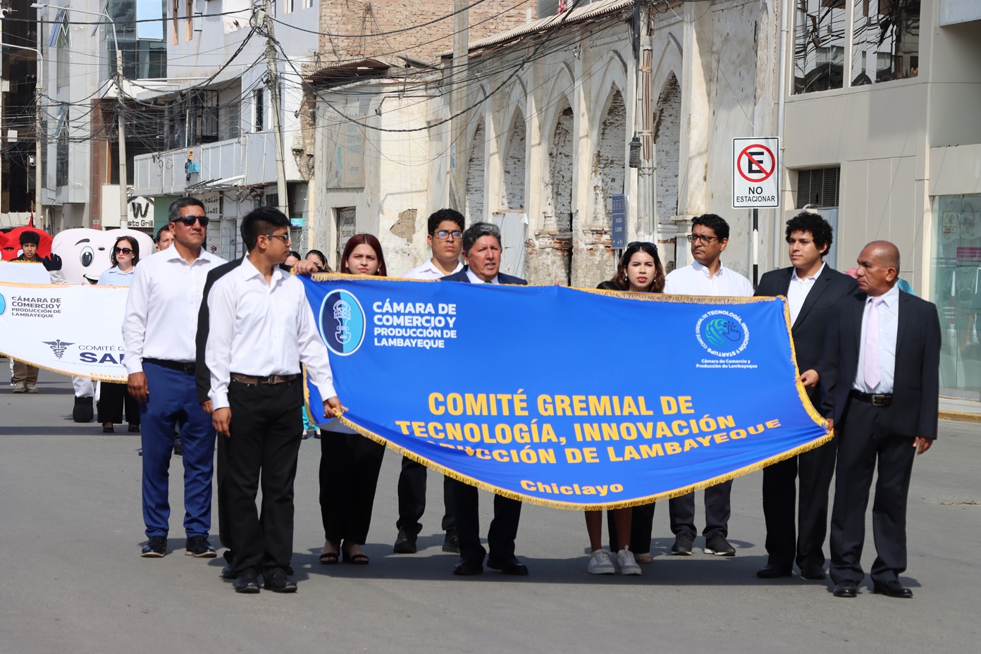 Comité Gremial de Tecnología participa en el desfile por el 125 aniversario de la CCLAM