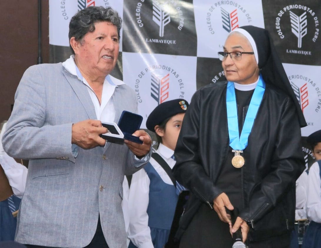 Olivio Huancaruna Perales reconoce la valiosa labor de las Religiosas Franciscanas